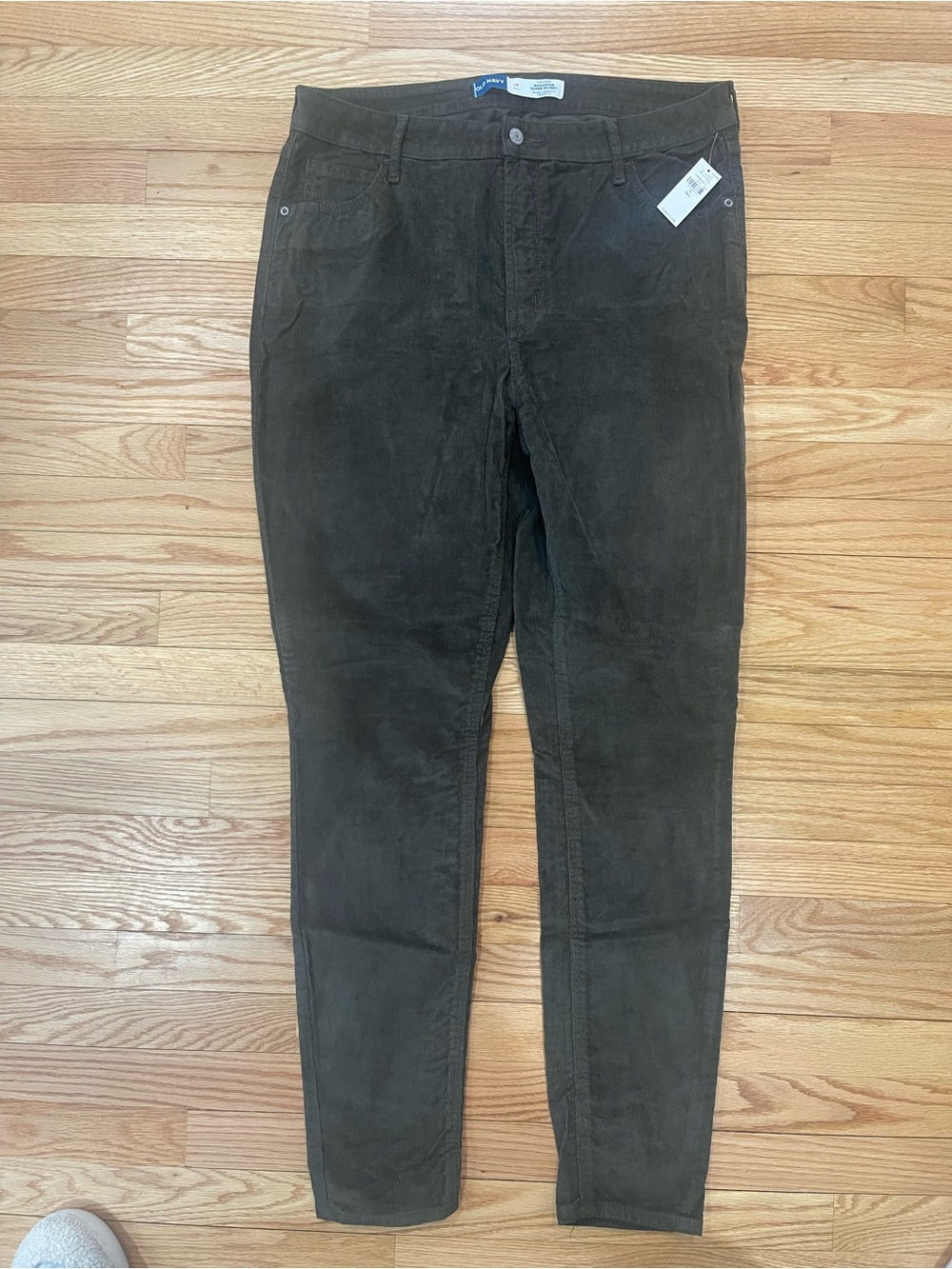 Old Navy Women’s Skinny Corduroy Jeans in Olive
